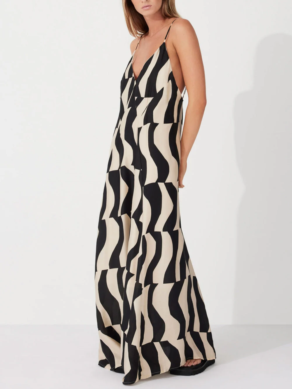 Relaxed Fit Scooped Back Style Maxi Dress - Image 3