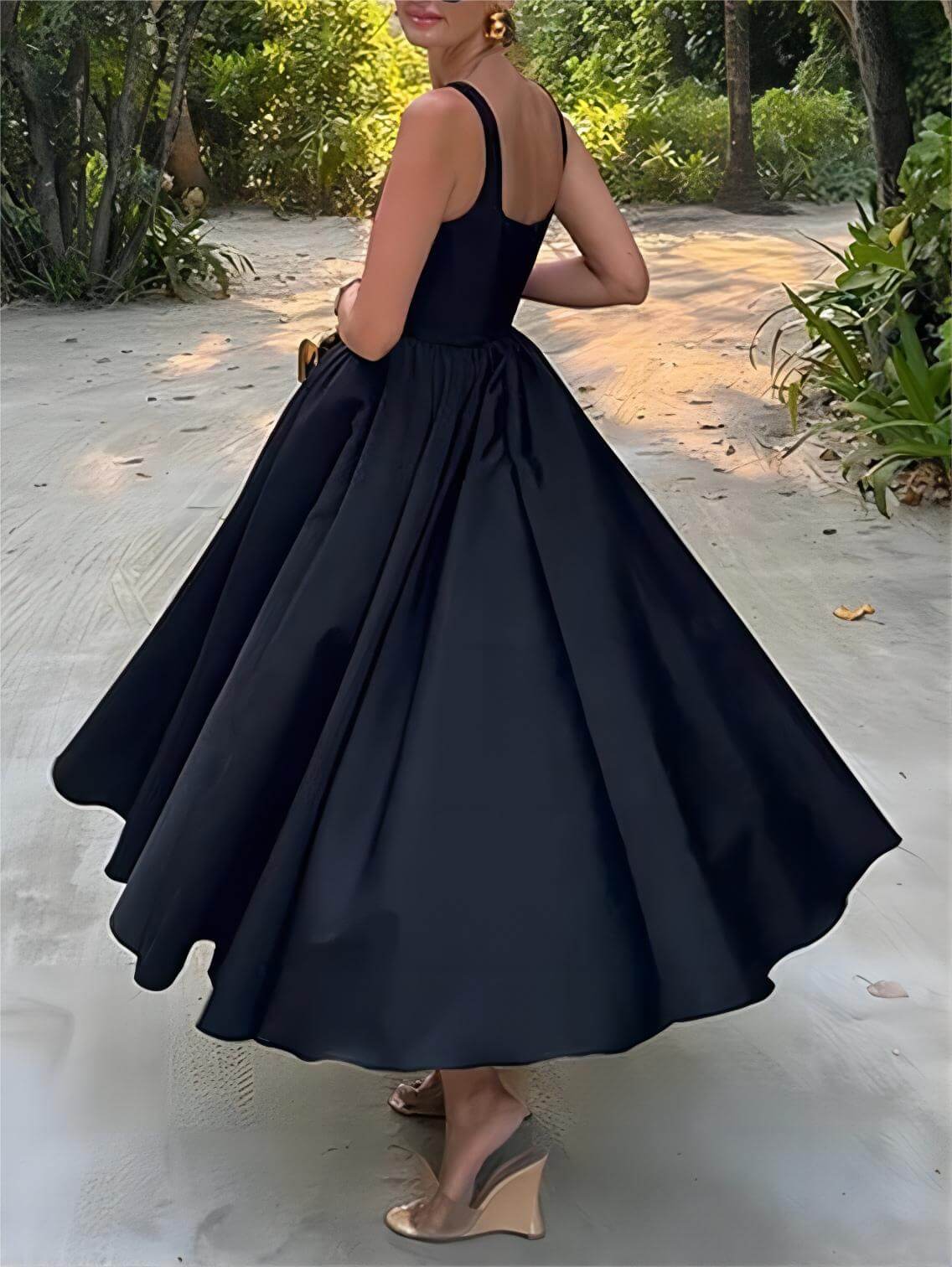 Stylish And Elegant Off-Shoulder Strapless Sleeveless Mixi Dress - Image 4