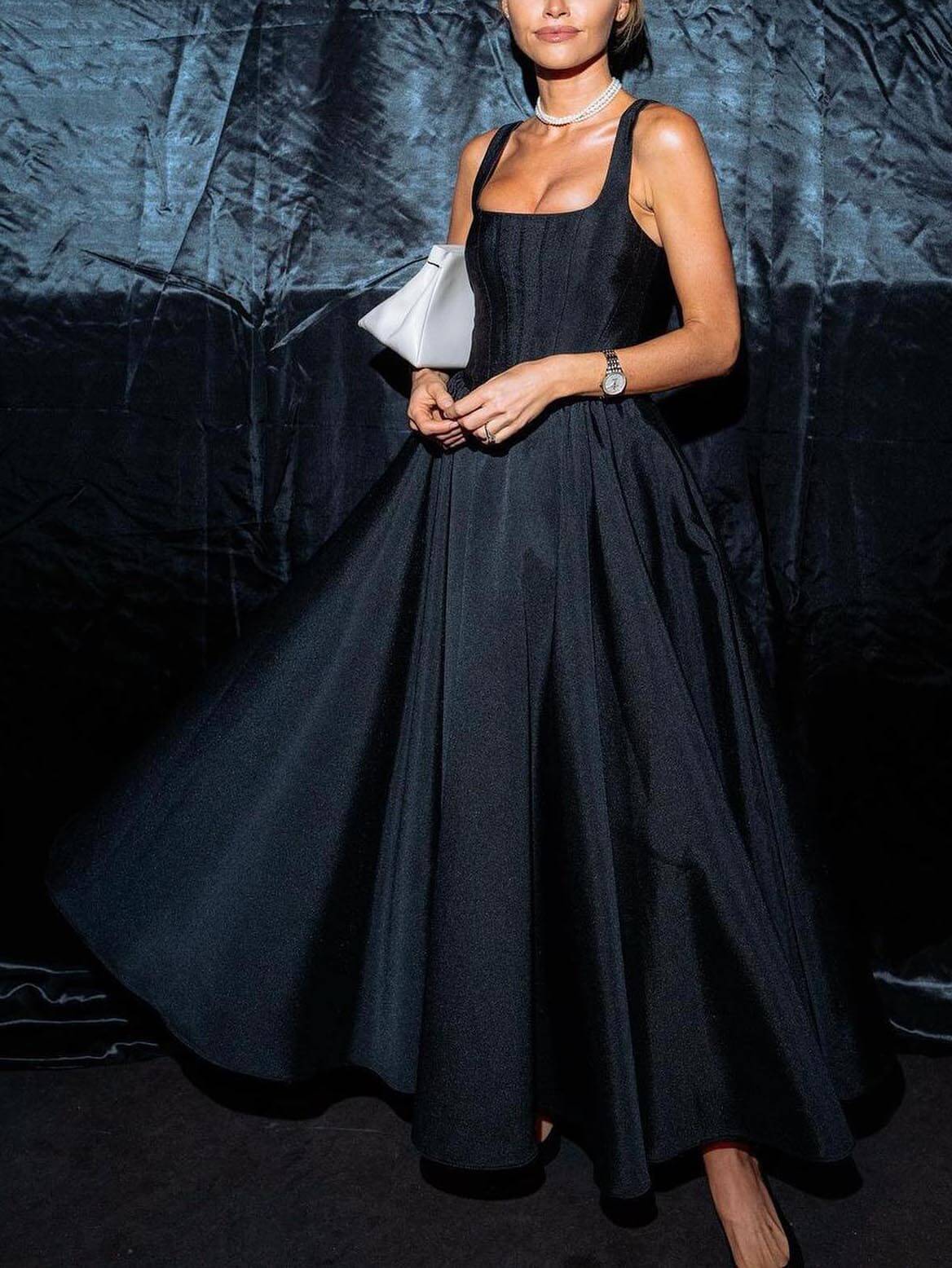Stylish And Elegant Off-Shoulder Strapless Sleeveless Mixi Dress - Image 5